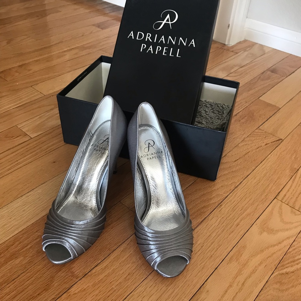 Adrianna Papell 🪐pewter heels NWB